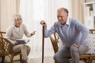 Gados vecākiem cilvēkiem ir locītavu slimību risks